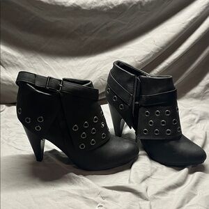 Gomax Black Heeled Boots with Grommet Detail
